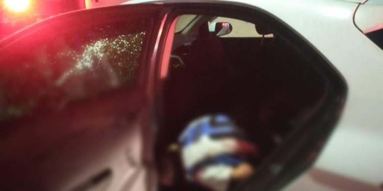 Adolescentes são mortos a tiros dentro de carro no Monte Sião