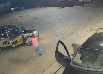 Vítima de estupro e sequestro salta de carro de ex para pedir ajuda