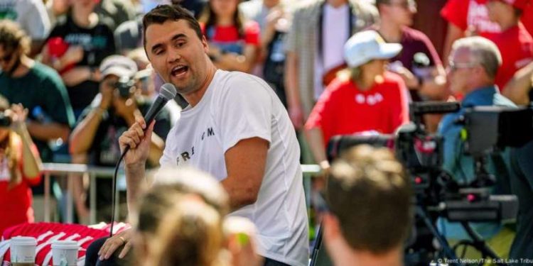 VÍDEO: Defensor das armas Charlie Kirk é morto com tiro durante discurso em universidade