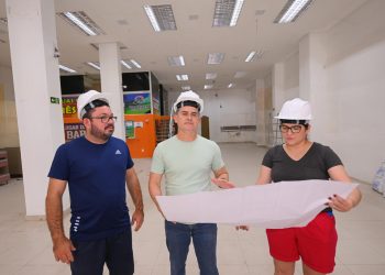 Prefeito David Almeida vistoria obras dos centros de acolhimento a pessoas em situação de rua em Manaus 