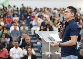 Prefeito David Almeida lança edital do Bolsa Universidade 2026