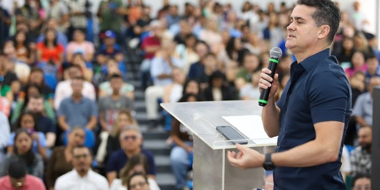 Prefeito David Almeida lança edital do Bolsa Universidade 2026