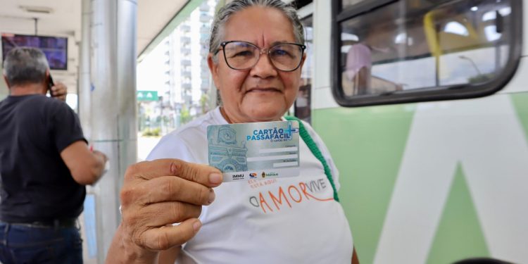 Prefeitura de Manaus lança Cartão PassaFácil+ opcional para idosos Prefeitura de Manaus lança Cartão PassaFácil+ opcional para idosos