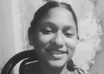 Menina morre após ser espancada por colegas dentro de escola