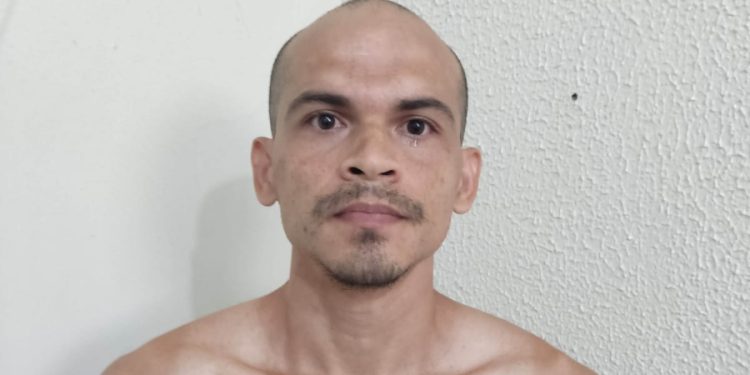 Motorista de APP que lia a Bíblia antes de estuprar mulheres é preso