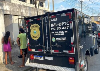 Mulher tem casa invadida e é assassinada na cozinha