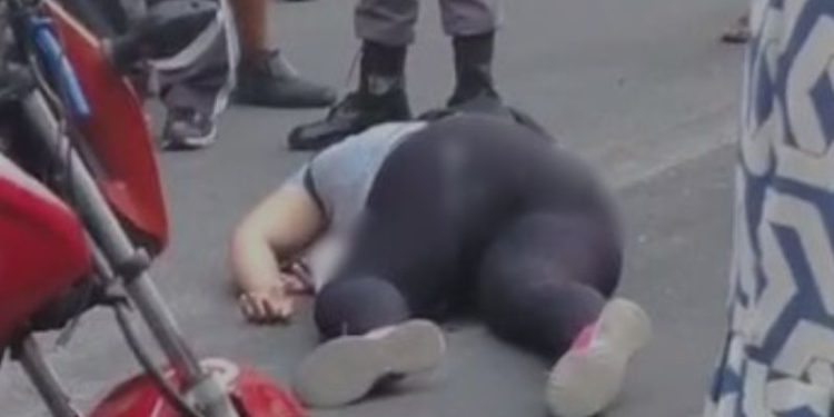Mulher é morta no meio da rua enquanto voltava de academia