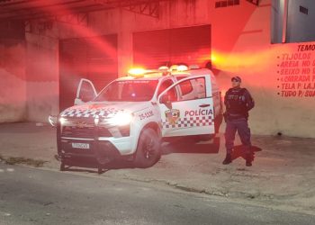 Homem é preso após jogar água quente em enteada de 6 anos