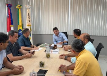 Prefeito David Almeida anuncia banca organizadora do concurso da Semed