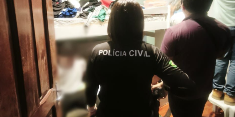 Jovem é preso suspeito de divulgar pornografia infantil