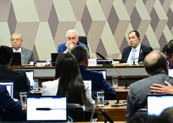 “PEC da Blindagem” é rejeitada e enterrada após parecer contrário da CCJ