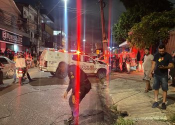 Perseguição termina com viatura da PM batendo em poste