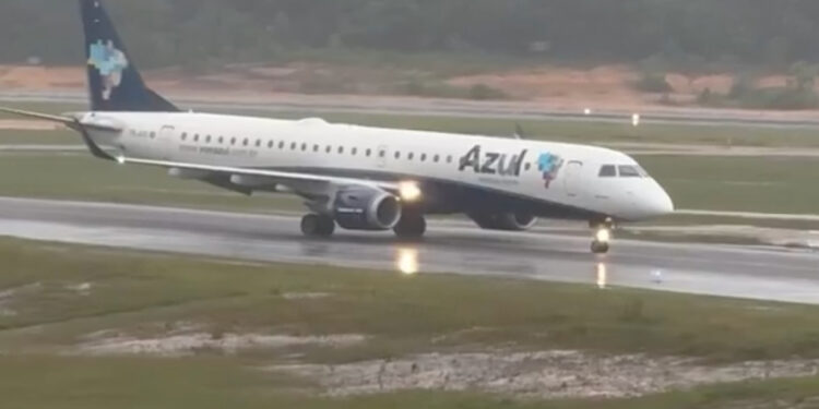 Colisão com pássaros fez avião realizar pouso de emergência em Manaus