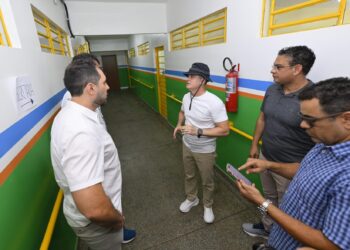 Prefeito David Almeida vistoria obras de escolas e anuncia entregas em novembro