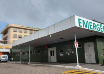 Padrasto linchado suspeito de estuprar enteada morre em hospital