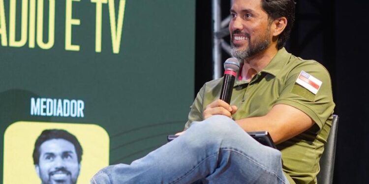 Jack Serafim media debate sobre cobertura política no Compol Amazonas 2025