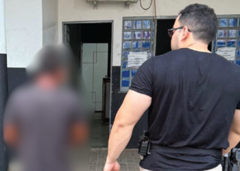 Homem é preso por manter companheira em cárcere privado