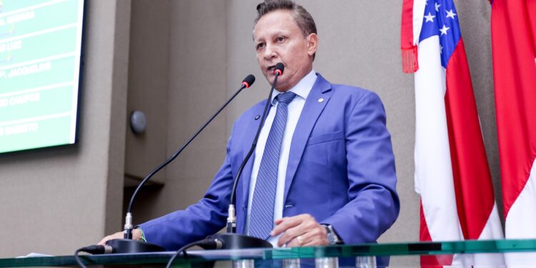 Adjuto Afonso repudia notícia de veículo nacional que critica Zona Franca de Manaus