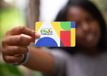 Mais de 260 mil famílias de Manaus correm risco de perder o Bolsa Família por falta de atualização