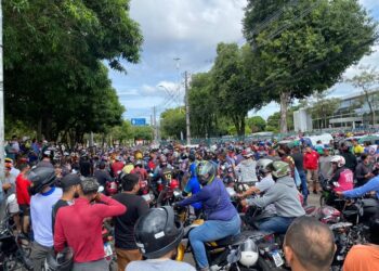 Motociclistas lotam CMM em debate sobre projeto que regulamenta o “Motouber” em Manaus