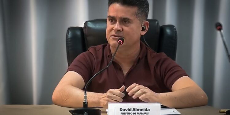 David Almeida sinaliza romper apoio a Omar Aziz se articulação na Aleam tentar torná-lo inelegível