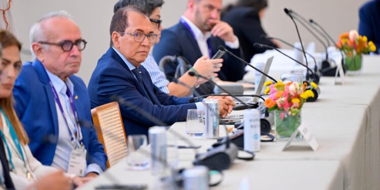 Manaus destaca avanços em mobilidade sustentável em painel do Ministério das Cidades e BNDES