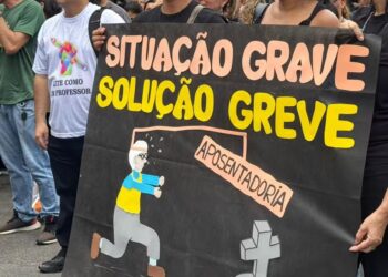 Professores encerram greve após oito dias de paralisação em Manaus