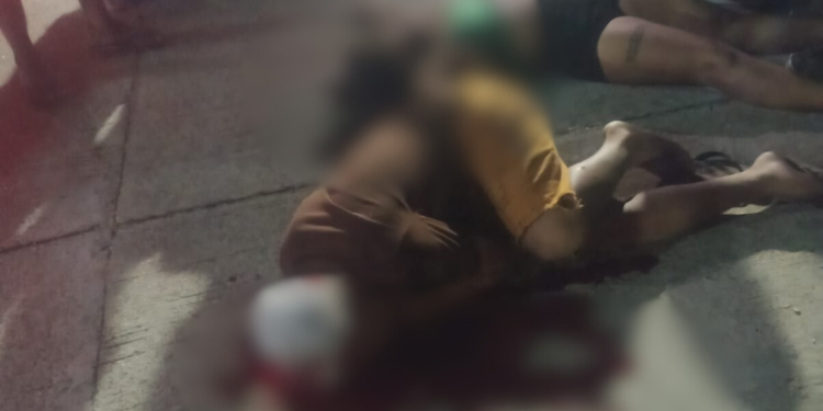 Casal é assassinado a tiros em frente a bar no AM Casal é assassinado a tiros em frente a bar no AM