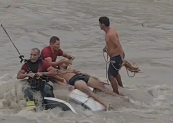 Morre jovem resgatado de carro submerso em igarapé de Manaus