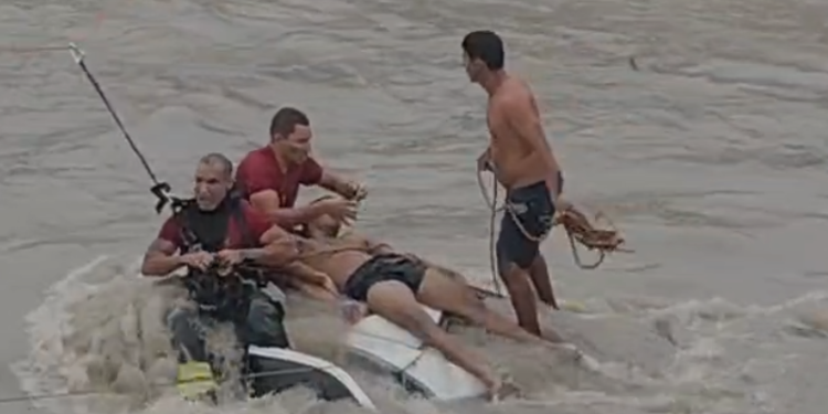 Morre jovem resgatado de carro submerso em igarapé de Manaus