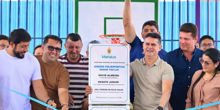 Prefeito David Almeida realiza sonho histórico com entrega do ginásio Menino Theylor