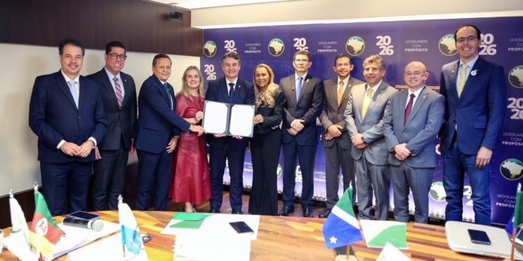 Adjuto Afonso toma posse como Tesouraria-Geral da Unale em evento realizado em Brasília