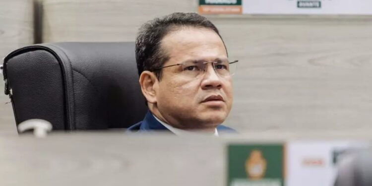 Eduardo Alfaia defende David Almeida e rebate acusações de Coronel Rosses na Câmara de Manaus