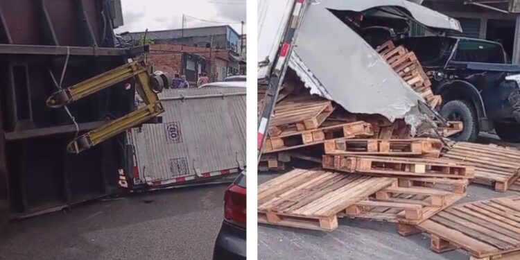 Caminhão carregado de pallets tomba e atinge carros na zona leste de Manaus
