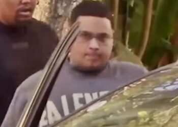 MC Ryan SP é preso pela PF e deixa IML com camisa de R$ 11 mil