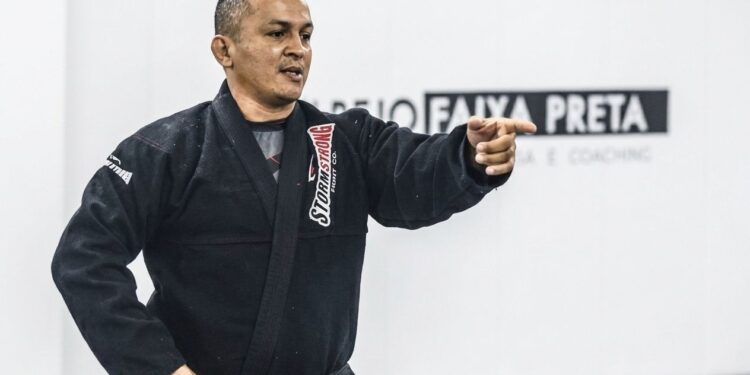 Treinador Melqui Galvão é preso em Manaus por suspeita de crimes sexuais contra adolescentes