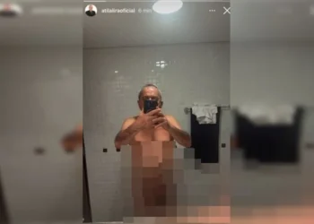 Ex-deputado publica foto nu por engano e tranca perfil nas redes