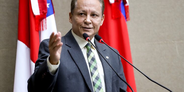 Adjuto Afonso deve permanecer na presidência da Aleam até 2027, apontam bastidores políticos