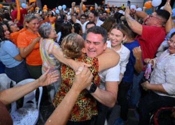 David Almeida cresce na capital e no interior, consolida segundo lugar e ganha força na disputa pelo Governo do Amazonas David Almeida cresce na capital e no interior, consolida segundo lugar e ganha força na disputa pelo Governo do Amazonas