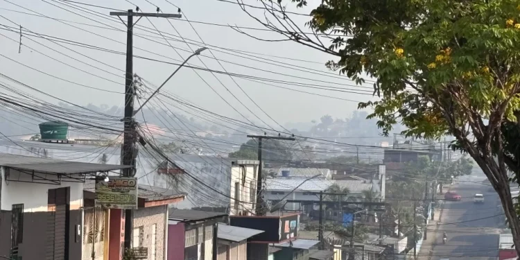 Manaus enfrenta alta poluição do ar provocada pela fumaça de queimadas Manaus enfrenta alta poluição do ar provocada pela fumaça de queimadas