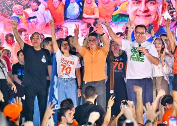 Em Manaus, Augusto Cury promete asfaltar BR-319 no primeiro ano de governo e defende pacificação do país Em Manaus, Augusto Cury promete asfaltar BR-319 no primeiro ano de governo e defende pacificação do país