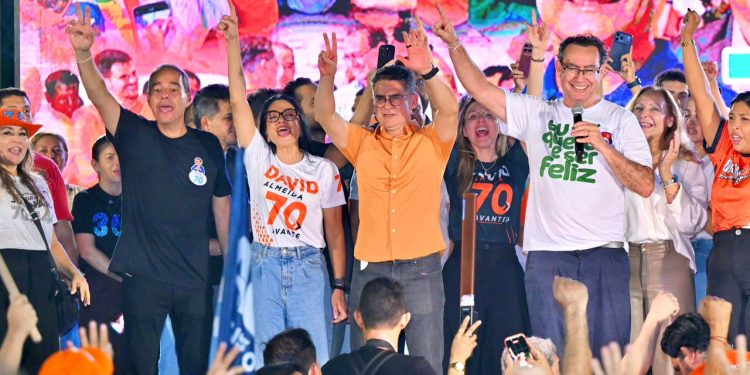 Em Manaus, Augusto Cury promete asfaltar BR-319 no primeiro ano de governo e defende pacificação do país Em Manaus, Augusto Cury promete asfaltar BR-319 no primeiro ano de governo e defende pacificação do país