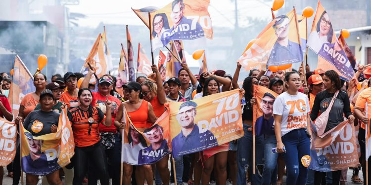David Almeida retorna ao Nova Cidade, visita obras contra erosões e apresenta propostas para áreas de risco