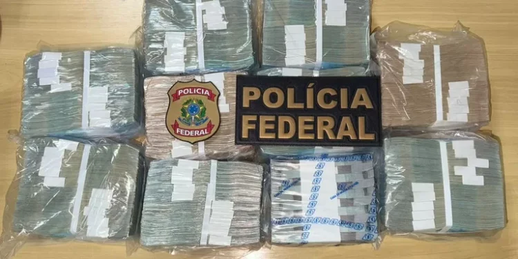 PF apreende R$ 1 milhão durante ação contra crimes eleitorais em Manaus PF apreende R$ 1 milhão durante ação contra crimes eleitorais em Manaus