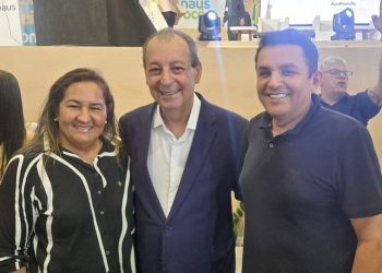 Vídeo mostra prefeito de Itamarati distribuindo dinheiro antes da eleição Vídeo mostra prefeito de Itamarati distribuindo dinheiro antes da eleição