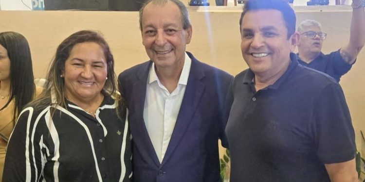 Vídeo mostra prefeito de Itamarati distribuindo dinheiro antes da eleição Vídeo mostra prefeito de Itamarati distribuindo dinheiro antes da eleição