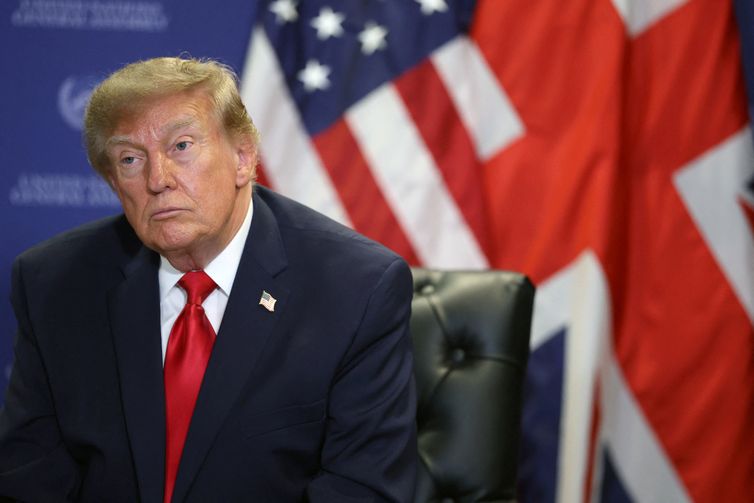 Reuters/Toby Melville/proibida reprodução US President Donald Trump looks on during a meeting with Britain's Prime Minister Andy Burnham on the sidelines of the 81st United Nations General Assembly, in New York City, US, September 22, 2026. REUTERS/Toby Melville/Pool