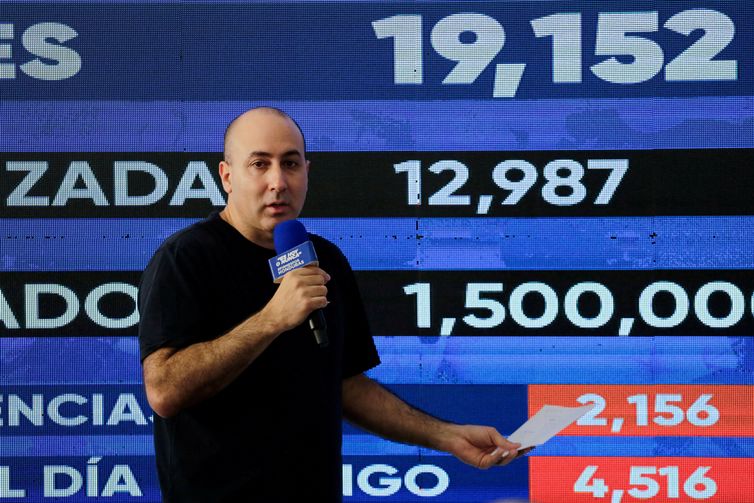 Luis Fernando Cerimedo, advisor of Presidential candidate Nasry Asfura of the National Party of Honduras, speaks during a press conference following the latest tally of the presidential election results, as vote-counting continues, in Tegucigalpa, Honduras December 3, 2025. REUTERS/Leonel Estrada REFILE - CORRECTING INFORMATION FROM 