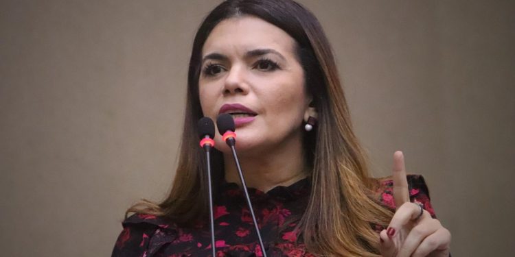Alessandra Campelo é a primeira mulher eleita vice-governadora do Amazonas Alessandra Campelo é a primeira mulher eleita vice-governadora do Amazonas
