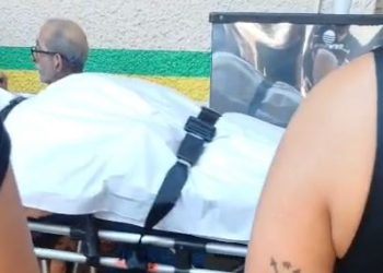 Eleitor morre durante sessão eleitoral dentro de escola superlotada em Manaus Eleitor morre durante sessão eleitoral dentro de escola superlotada em Manaus